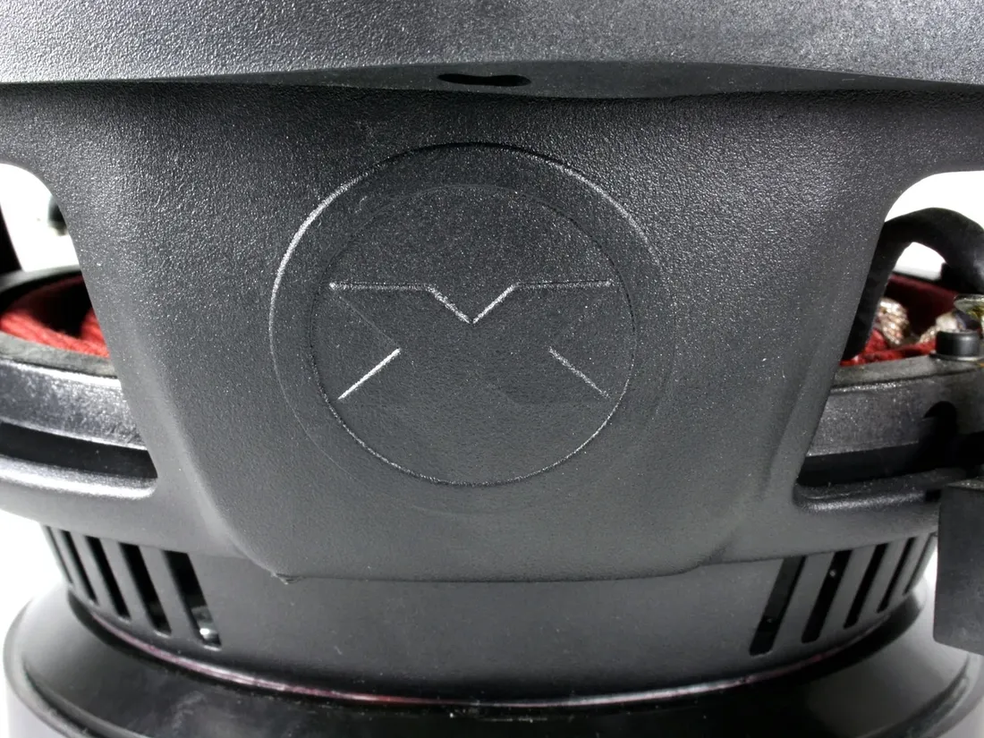 glosnik-subwoofer-excursion-10-25cm-2500w