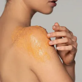 tutti-frutti-rewitalizujacy-peeling-cukrowy-do-ciala-pomarancza-i-mieta