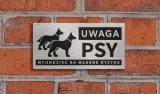 tabliczka-uwaga-psy-20x10-stan-nowy
