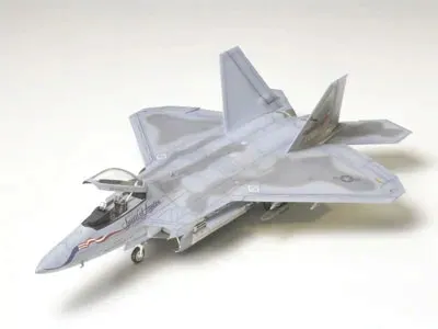 samolot-lockheed-f-22-raptor-model-60763-tamiya