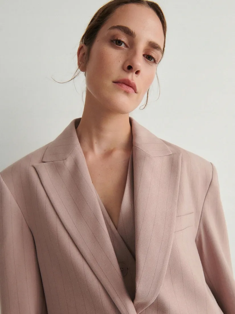 rozowa-marynarka-oversize-reserved-m