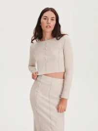 szara-bluzka-z-dlugim-rekawem-z-ozdobnymi-przeszyciami-reserved-s