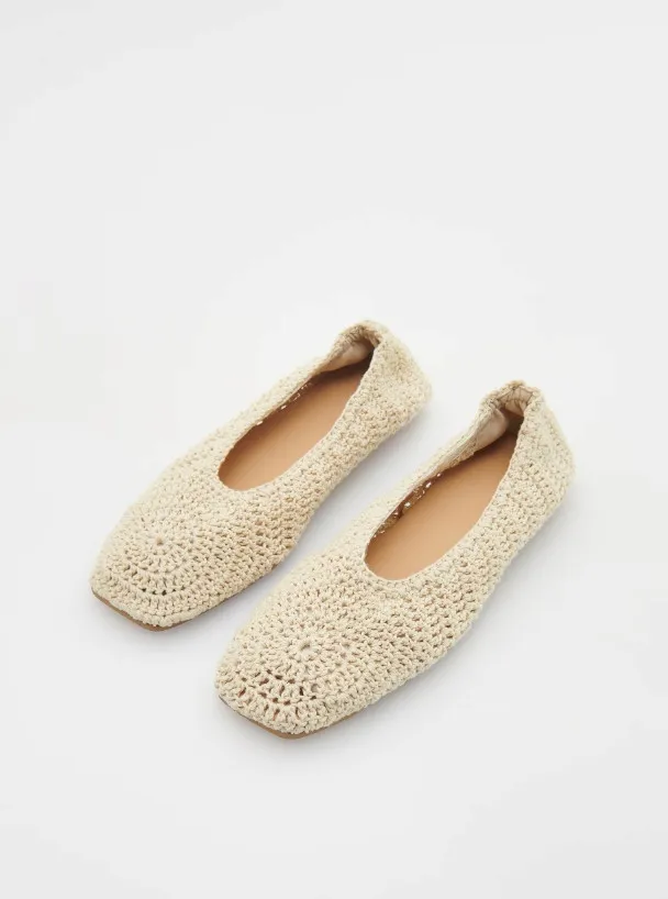 bezowe-tkane-baleriny-reserved-39