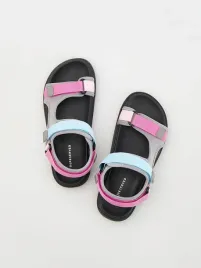 szare-sportowe-sandaly-reserved-31