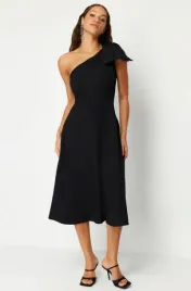 czarna-sukienka-na-jedno-ramie-trendyol-xs