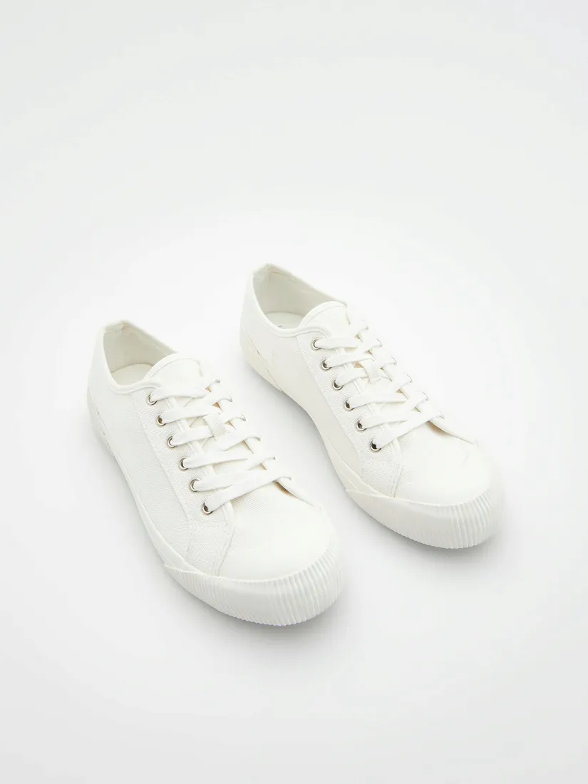 biale-trampki-wiazane-reserved-43-stan-nowy