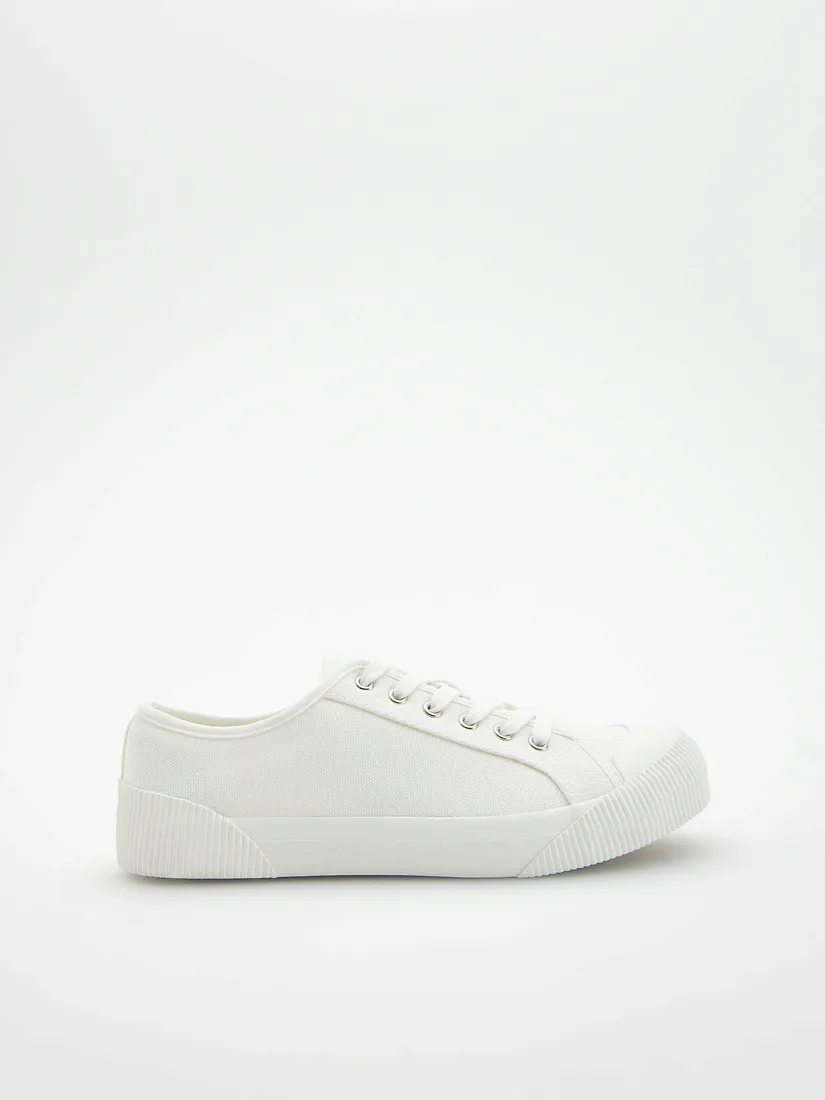 biale-trampki-wiazane-reserved-43