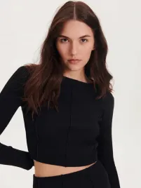 czarna-bluzka-z-dlugim-rekawem-i-ozdobnymi-przeszyciami-reserved-s