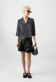czarna-krotka-koszula-we-wzory-petite-only-l