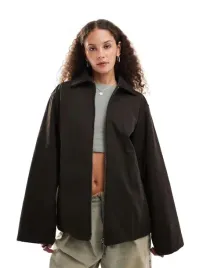 brazowa-kurtka-damska-ze-sztruksowym-kolnierzykiem-weekday-m