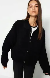 czarny-sweter-z-dzianiny-trendyol-s