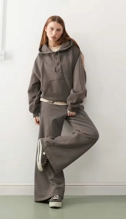 brazowa-bluza-z-kapturem-weekday-s