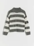 szaro-bialy-sweter-w-paski-reserved-146-marka-reserved