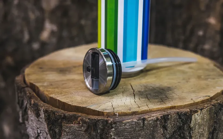 kubek-termiczny-700ml-kredki-stan-nowy