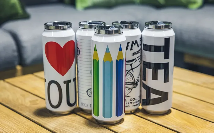 kubek-termiczny-700ml-kredki-stan-nowy-pojemnosc-700-ml