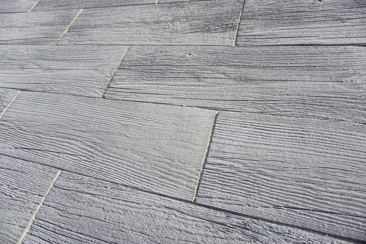 drewno-betonowe-deska-betonowa-plyta-tarasowa-grubosc-kostki-plyty-do-4-cm-gama-kolorystyczna-odcienie-bezowego-roznokolorowe-inny-kolor