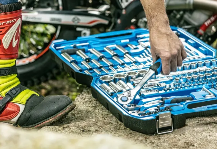 zestaw-narzedzi-222-szt-hoegert-technik-kod-producenta-ht1r444-stan-nowy-marka-hoegert-technik