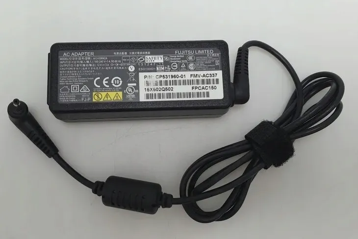 zasilacz-fujitsu-12v-3a-36w-stan-powystawowy-moc-zasilacza-36-w