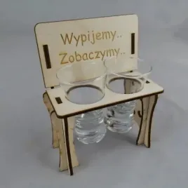 lawka-ze-sklejki-podstawka-na-kieliszki-dekoracja