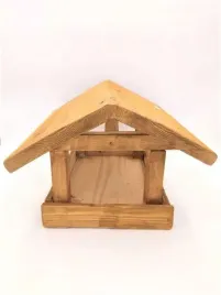 karmnik-dla-ptakow-recznie-robiony