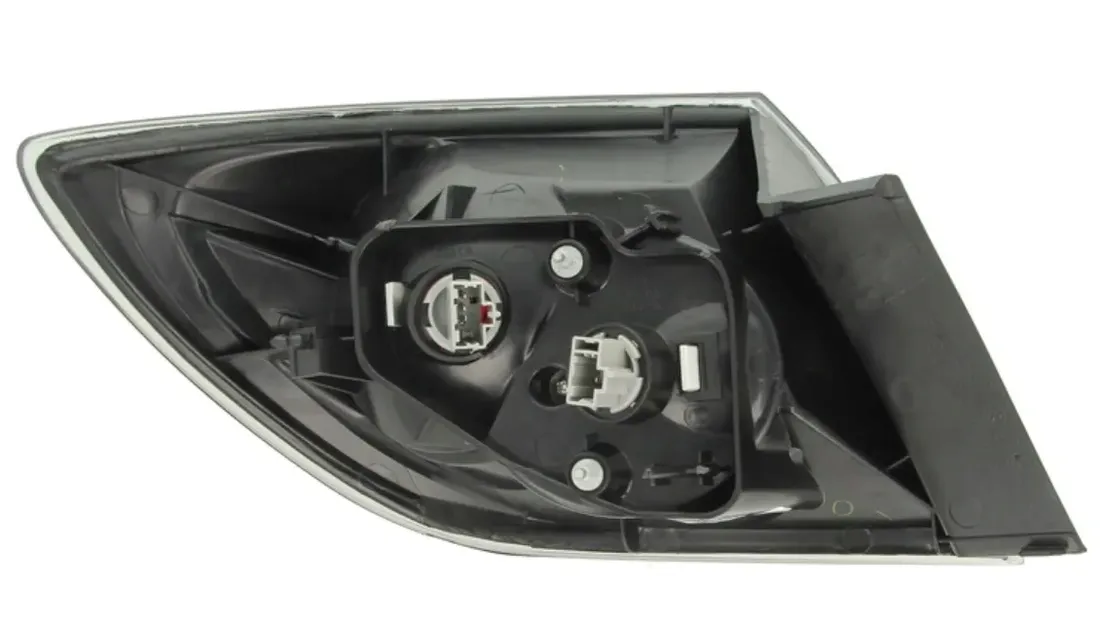 mazda-3-hatchback-lampa-tylna-prawa-2006-