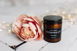 swieca-sojowa-piwonia-180-ml-kwiatowa-nuta-aromma-gratis-zapalniczka