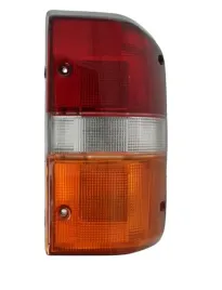 nissan-patrol-wersja-japonska-lampa-tylna-prawa