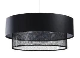 czarna-lampa-wiszaca-z-siatka-nad-stol-do-salonu