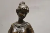 bouret-eutrope-kobieta-postument-ptaki-braz