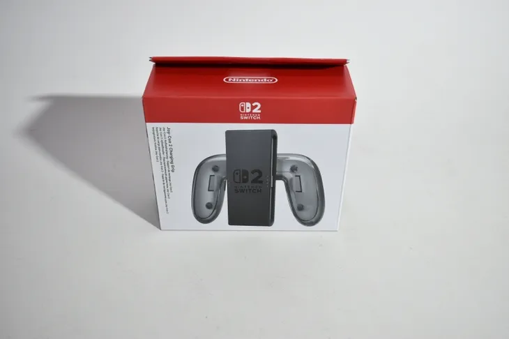 joy-con-2-charging-grip-switch-2-producent-nintendo