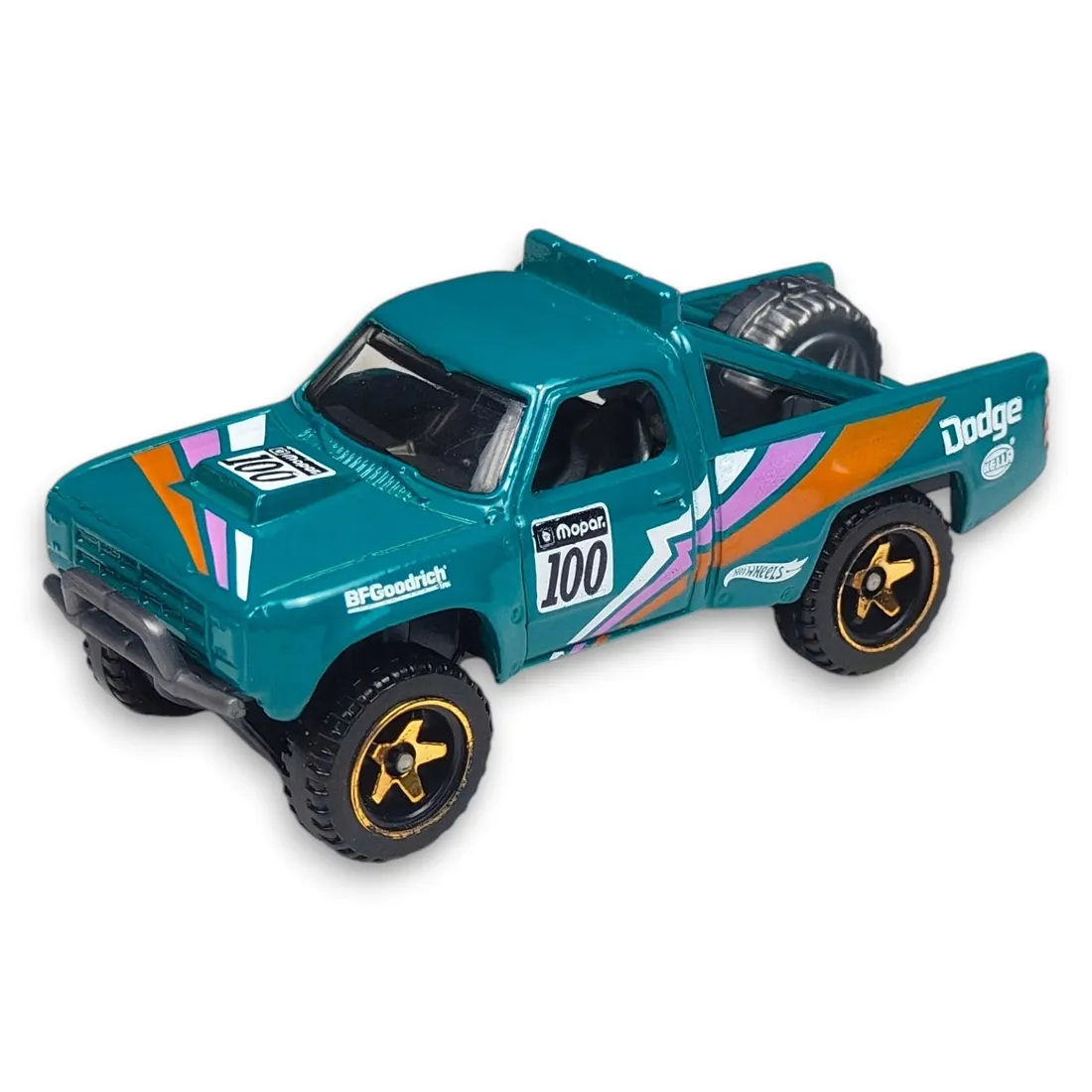 hot-wheels-87-dodge-d100-luzak