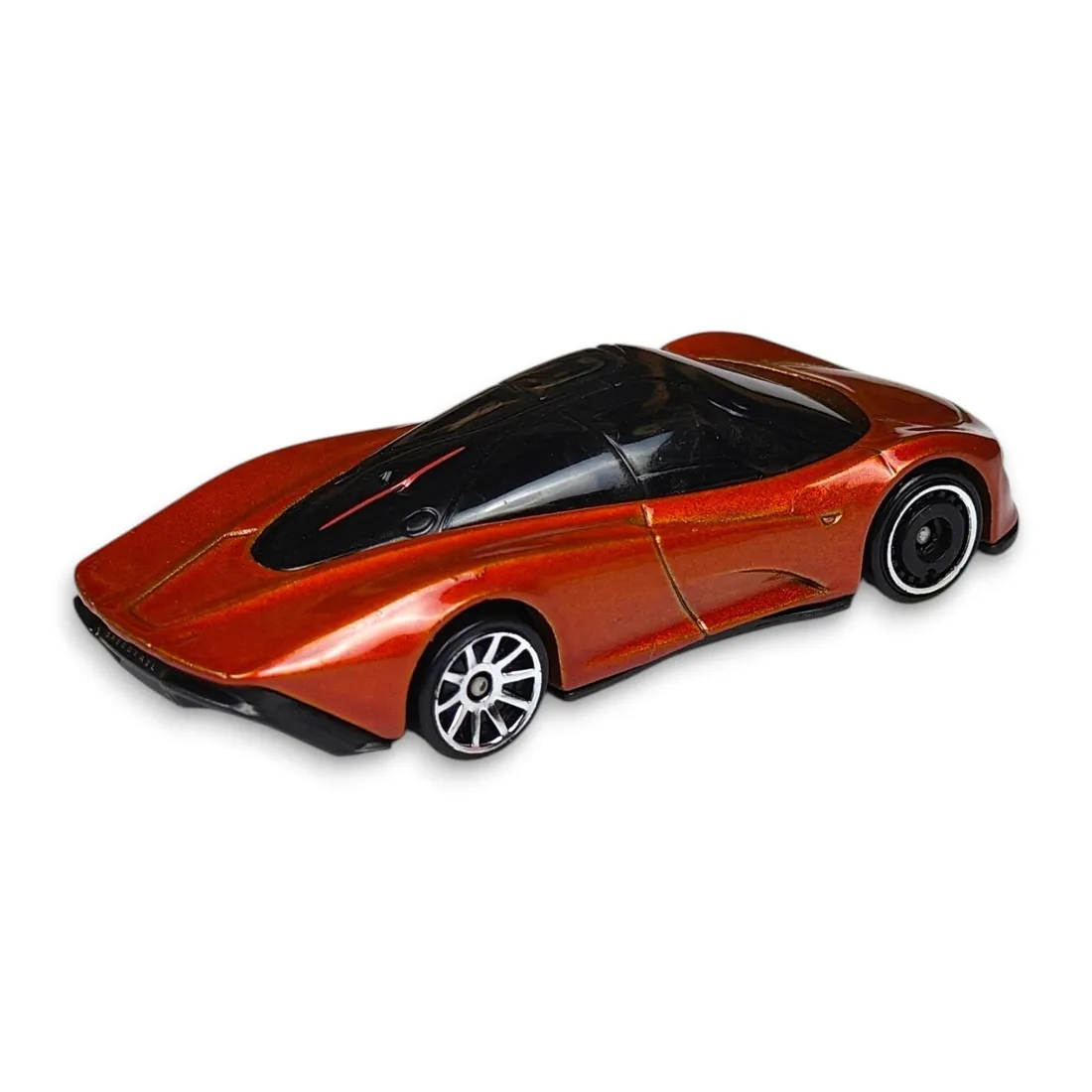 hot-wheels-mclaren-speedtail-luzak