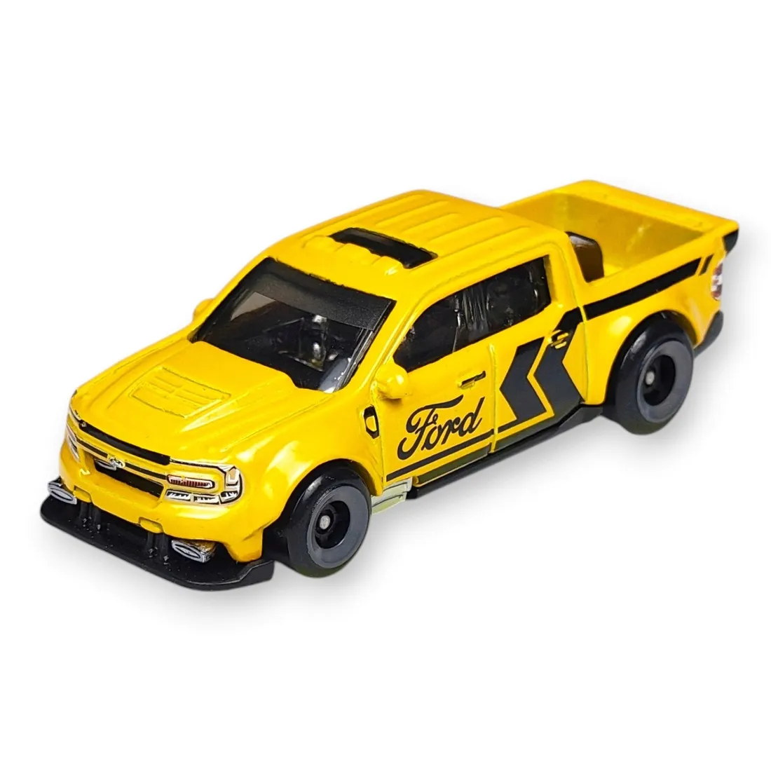 hot-wheels-22-ford-maverick-custom-luzak