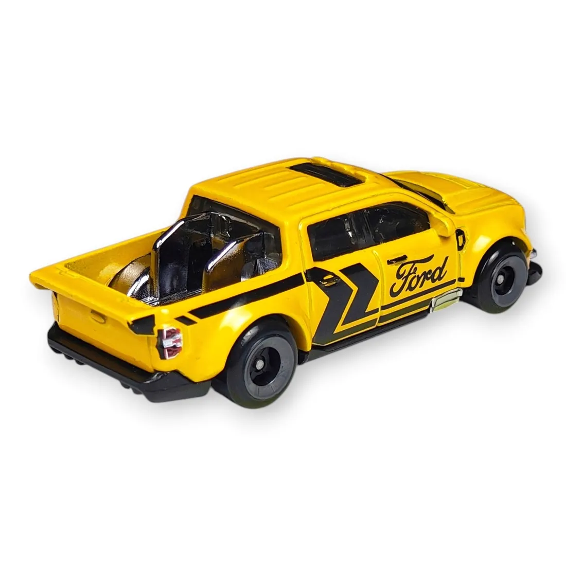 hot-wheels-22-ford-maverick-custom-luzak