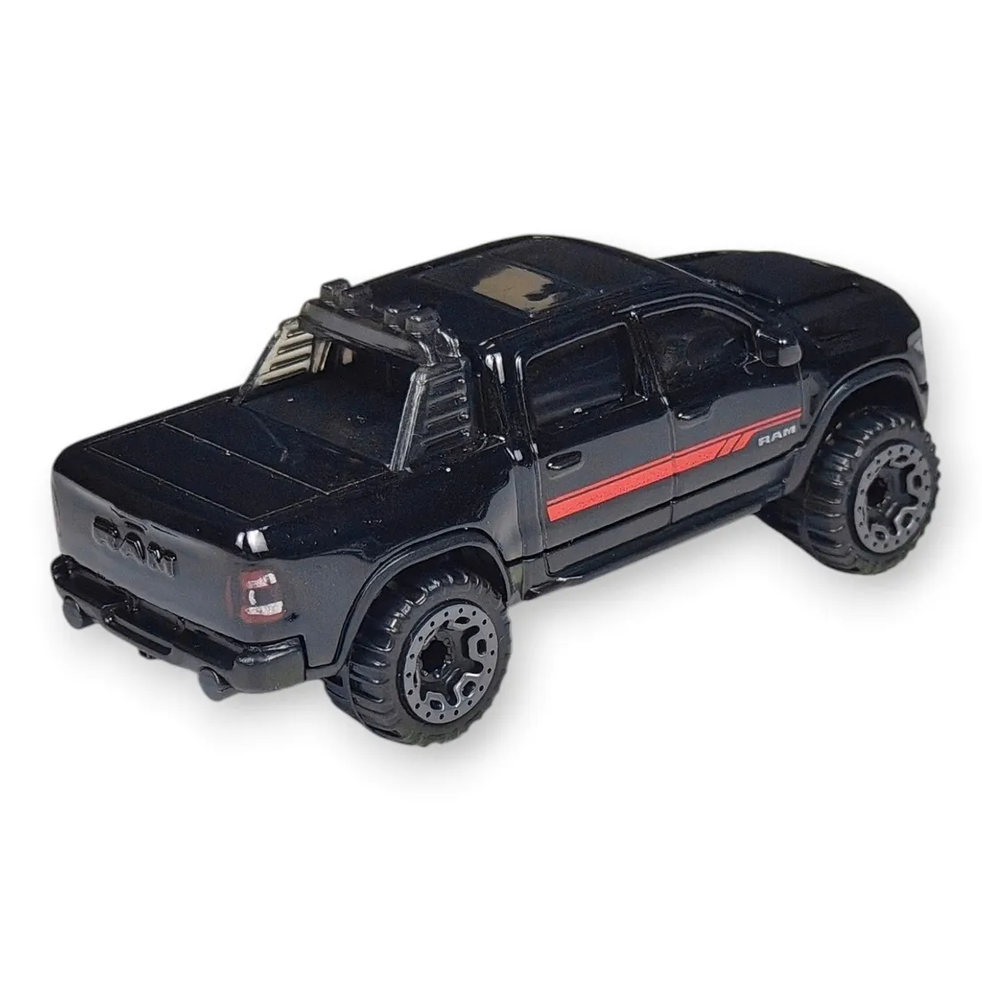 hot-wheels-23-ram-1500-luzak