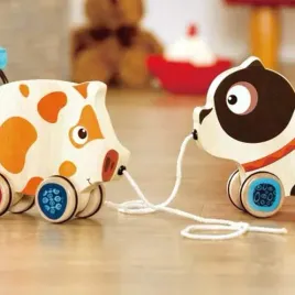 b-toys-drewniana-swinka-do-ciagniecia-na-sznurku