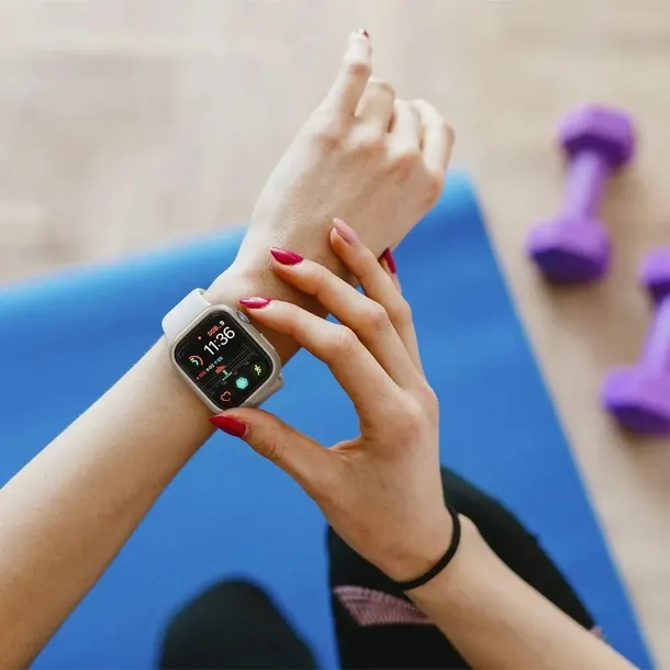 spigen-thin-fit-apple-watch-7-41mm-starlight-stan-nowy