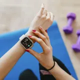 spigen-thin-fit-apple-watch-7-41mm-starlight-stan-nowy
