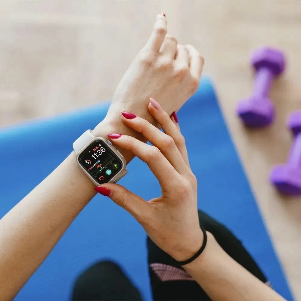 spigen-thin-fit-apple-watch-7-41mm-starlight