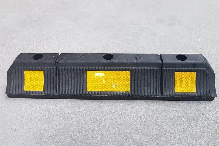 separator-parkingowy-krotki-59-cm-waga-z-opakowaniem-6-kg