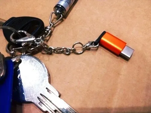 adapter-brelok-micro-usb-typ-b-na-typ-c-rozowy