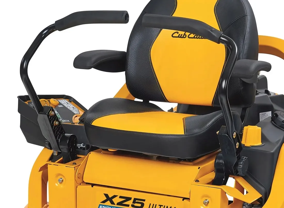 traktor-cub-cadet-thorx-679cm3-107cm-zero-turn-2w1