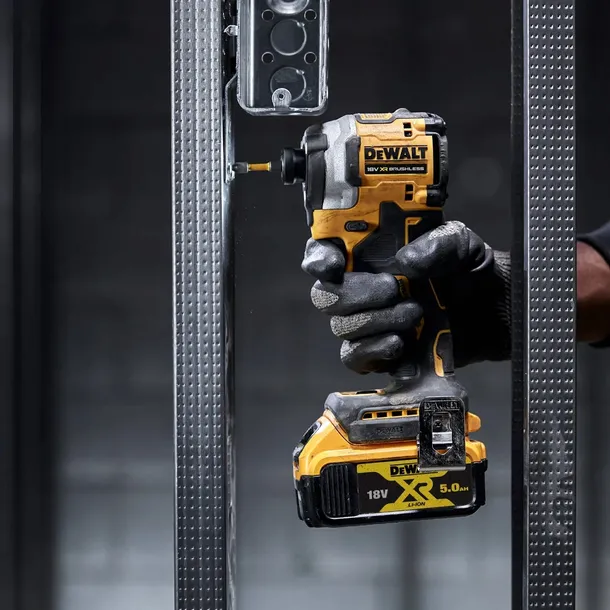 dcd805-dcf850-powerstack-18v-dewalt-dck2050e2t-stan-nowy-opakowanie-walizka