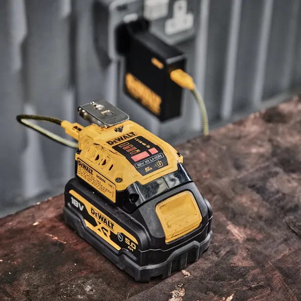 ladowarka-adapter-usb-powerbank-18v-dewalt-dcb094k-uszkodzony-nie