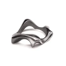 pierscionek-srebrny-oksydowany-waves-thick-11