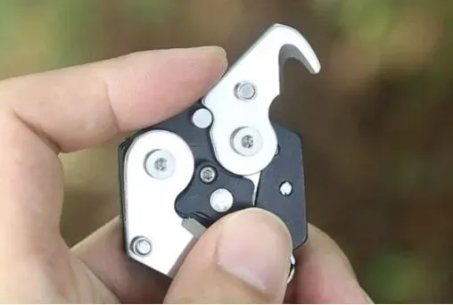 wielofunkcyjny-brelok-do-kluczy-14w1-multitool-cechy-dodatkowe-brak