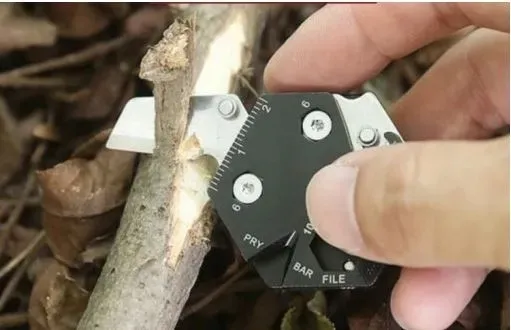 wielofunkcyjny-brelok-do-kluczy-14w1-multitool