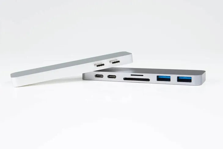 hyperdrive-thunderbolt-3-usb-c-hub-for-macbook-pro-spacegray