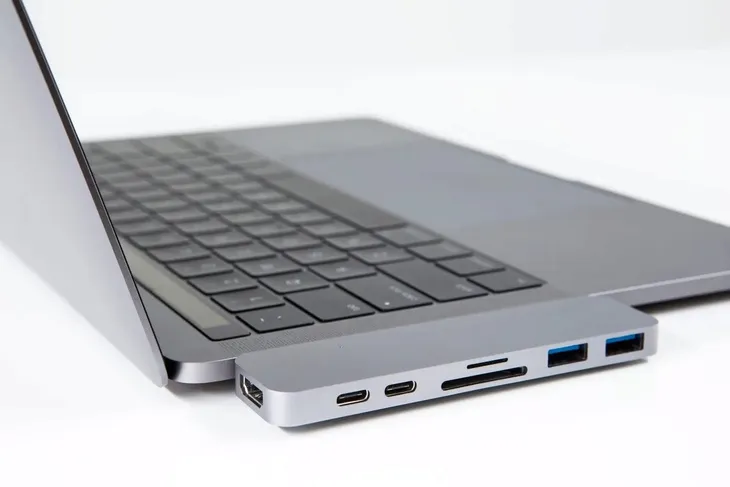 hyperdrive-thunderbolt-3-usb-c-hub-for-macbook-pro-spacegray-stan-nowy