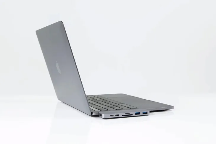 hyperdrive-thunderbolt-3-usb-c-hub-for-macbook-pro-silver-waga-z-opakowaniem-0-3-kg